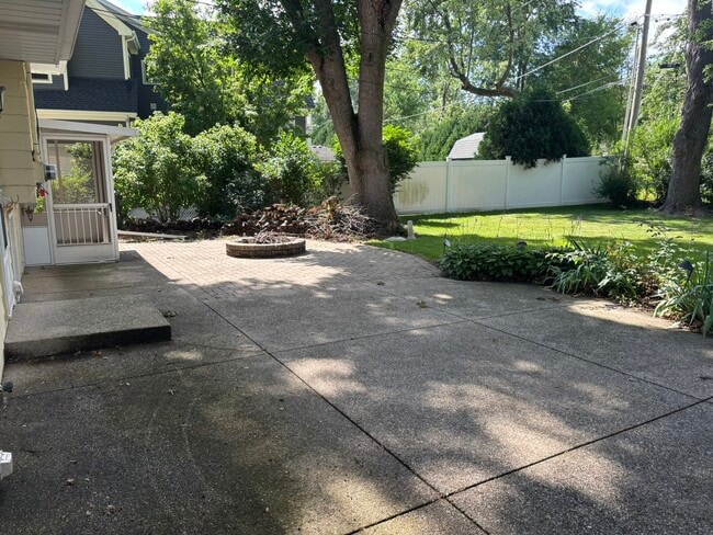 Building Photo - 541 Cypress Dr