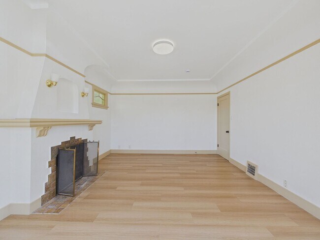 Building Photo - 58 Vale St