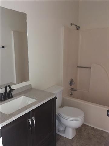 Building Photo - Super cute home close to Fort Campbell.
