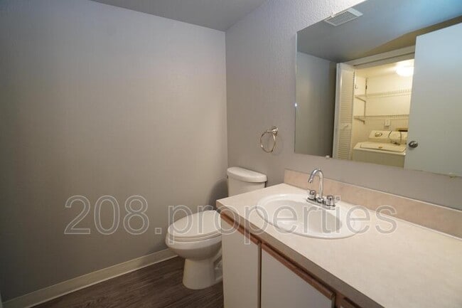 Building Photo - 1009 N Stilson Rd