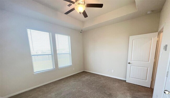 Building Photo - 14633 E Pine Heart Dr