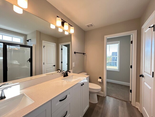 Building Photo - The Landing at Lewis Creek |