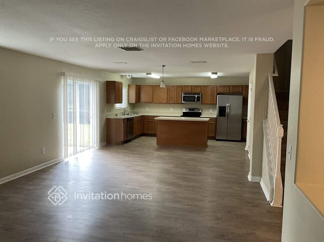 Building Photo - 15262 Galbi Dr