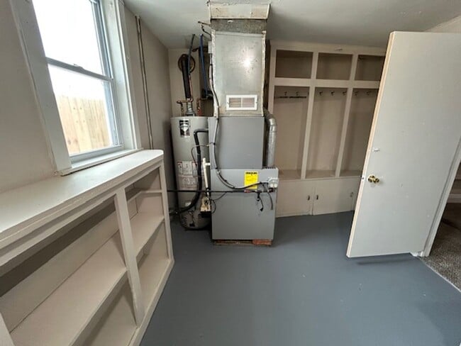 Building Photo - 5 Bed - 1.5 Bath Single Family Home in Lorain