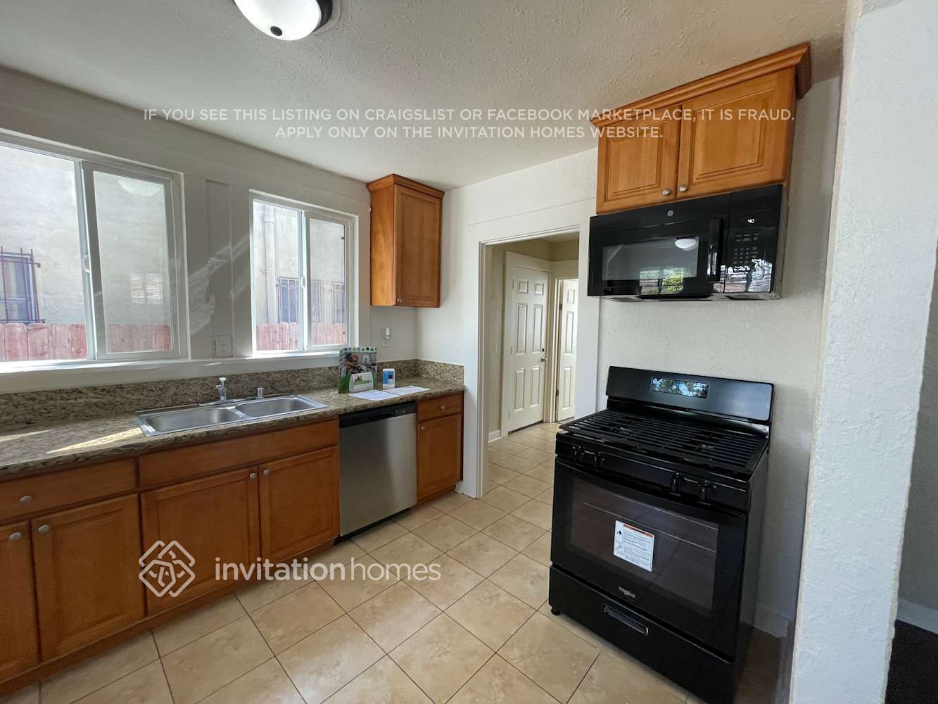 Building Photo - 2627 S Dunsmuir Ave