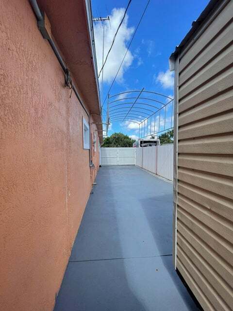 Building Photo - 584 Vossler Ave