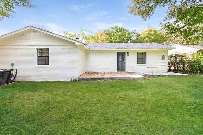 Building Photo - 1776 Tahiti Ln