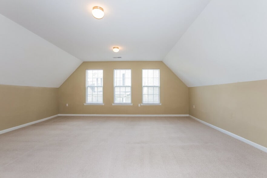 Building Photo - 4049 Eastford Court