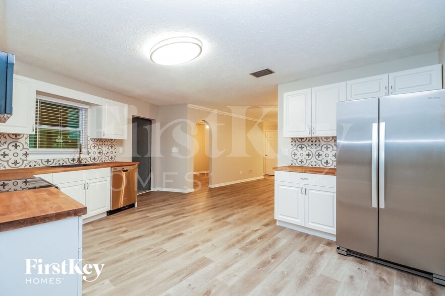 Building Photo - 7631 Tall Tree Ct