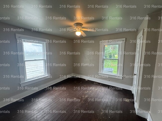 Building Photo - $1045 - 4 bed 1 bath - Single Family Home
