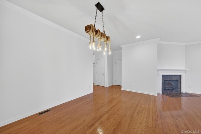 Building Photo - 5 Clearwater Ct