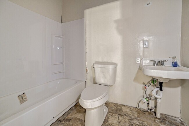 Building Photo - 411 Kaufman St