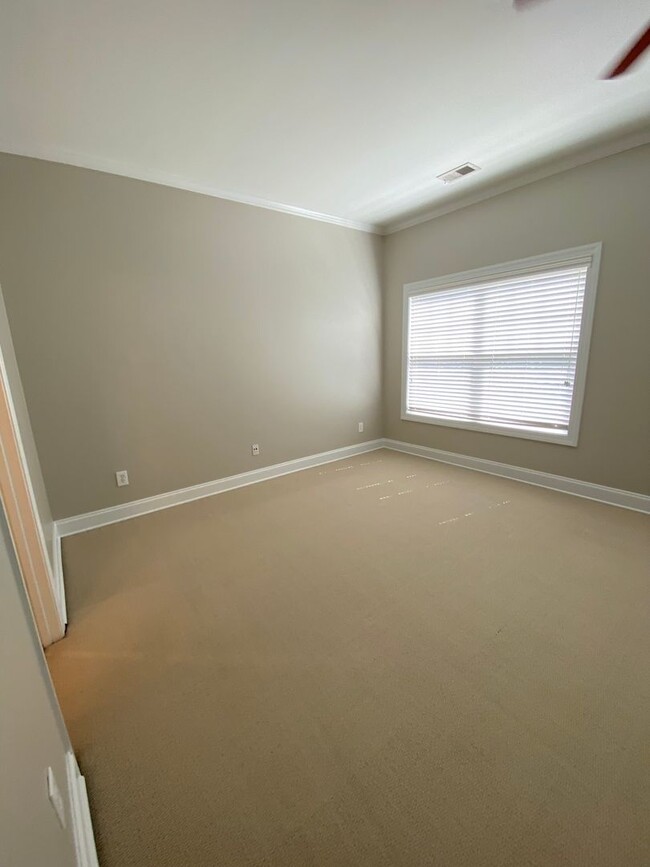 Building Photo - End Unit Townhouse in Pennington Square- A...