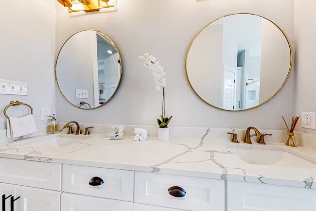 Building Photo - 1928 Oakdale St