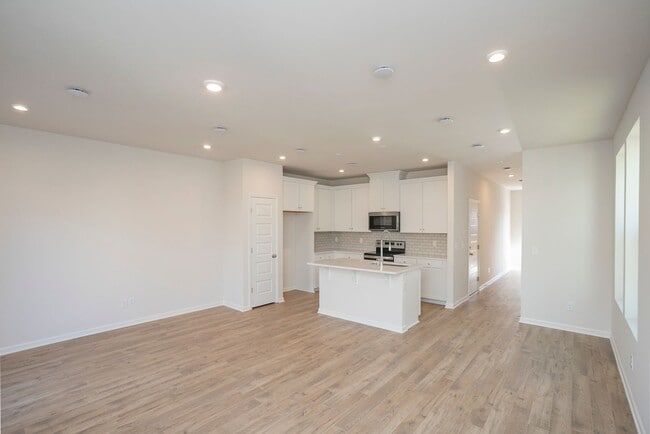 Building Photo - 5342 Bellflower Hls