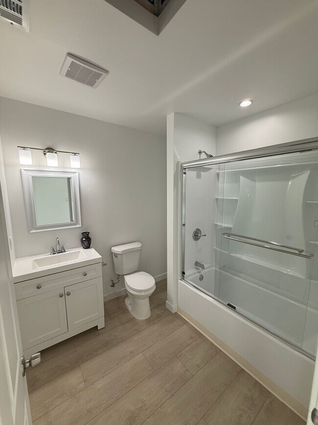 Building Photo - Bassest Properties