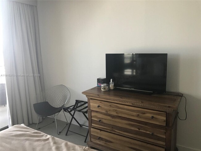 Building Photo - 555 NE 15th St