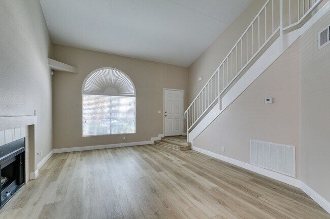 Building Photo - Stylish 2-Bedroom Townhome in Green Valley with Modern Upgrades & Prime Location!