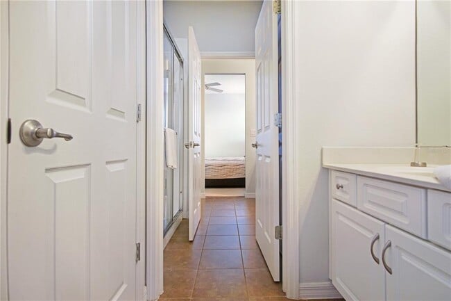 Building Photo - 2545 Rosemont Cir