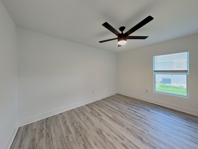 Building Photo - 220 NE 31st Terrace