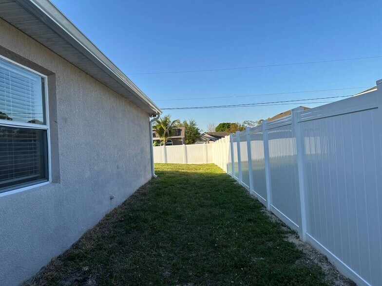 Building Photo - 1535 Heartwellville St NW