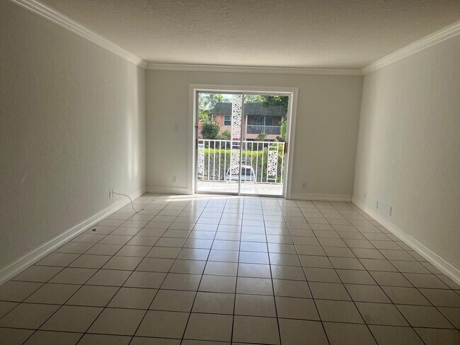 Building Photo - 708 SE 2nd Ave