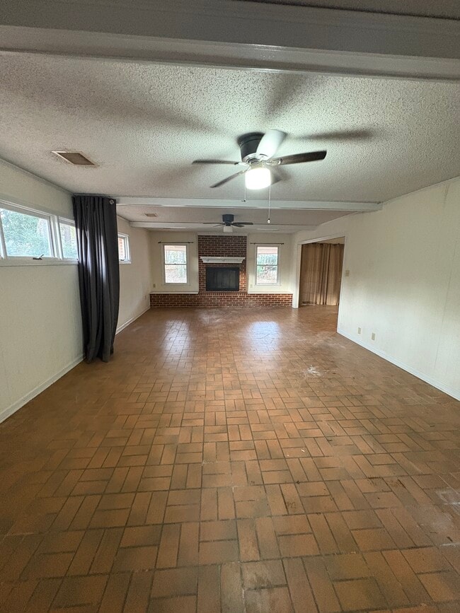 Building Photo - 913 Hillman St