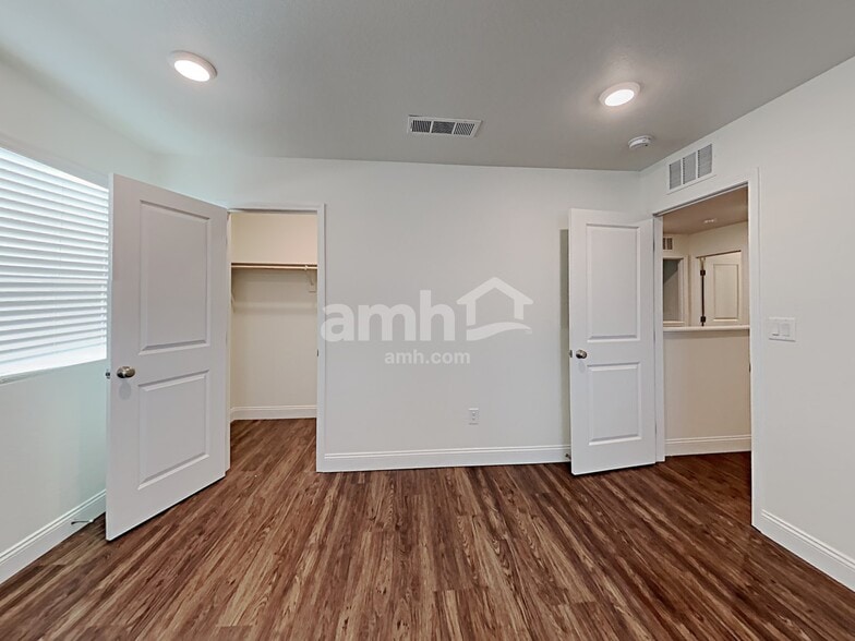 Building Photo - 6023 Schmidt St