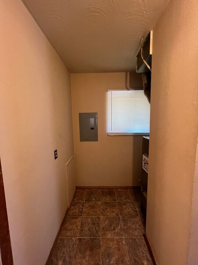 Building Photo - Nicholas538