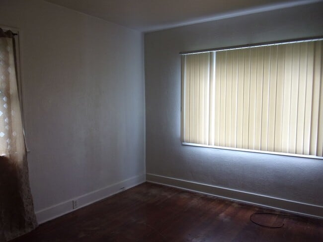 Building Photo - 2+bd 1ba home with storage