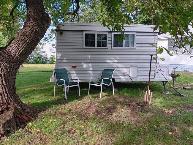 Building Photo - 80 Perkins Ave