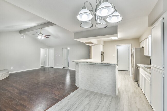 Building Photo - 9718 John Bank Dr