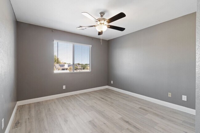 Building Photo - 43865 Carefree Ct