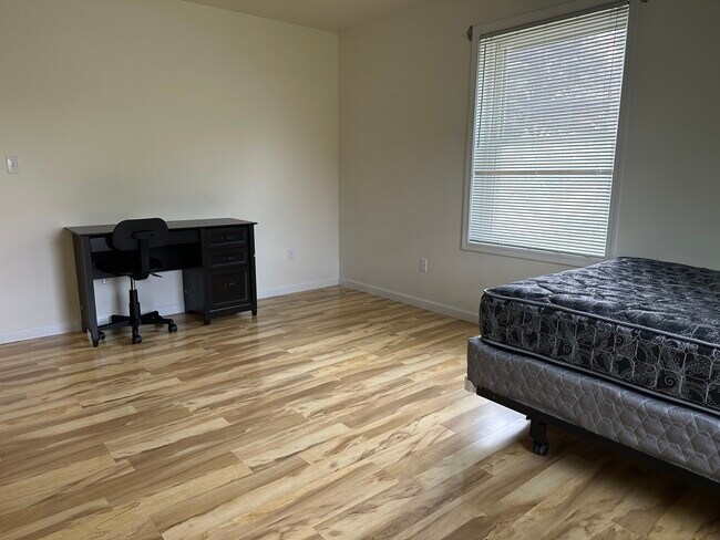 Building Photo - 175 Kendall Ave