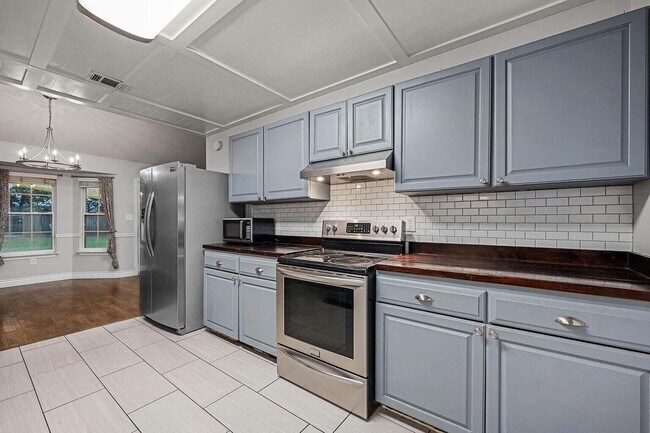 Building Photo - 202 Brittany Ln