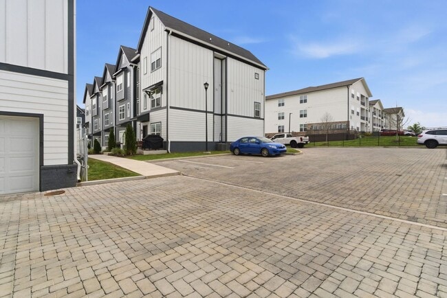 Building Photo - Modern Townhome in Madison