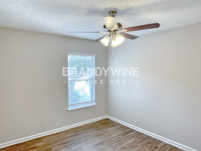 Building Photo - 13550 Valbuena Ct