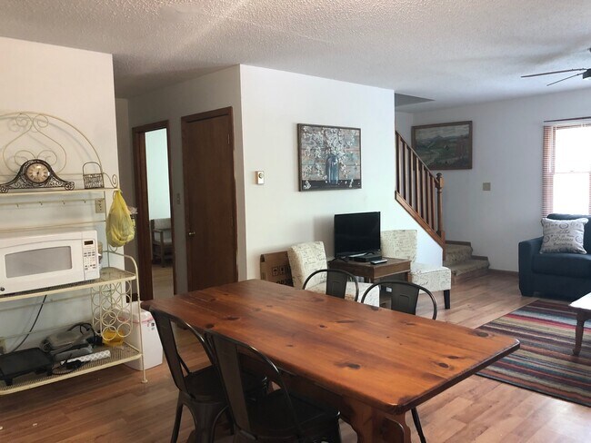 Building Photo - **SCHOOL YEAR RENTAL-TWO STUDENT MAX** AVAILABLE MID-AUGUST TO MID-MAY
