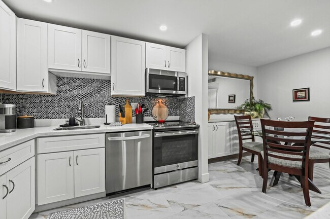Building Photo - 15449 Lakes of Delray Blvd