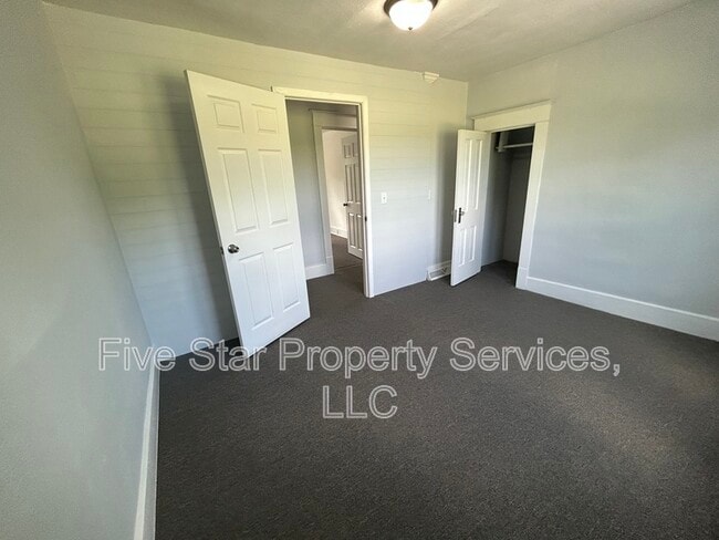 Building Photo - 1749 N Milton Ave