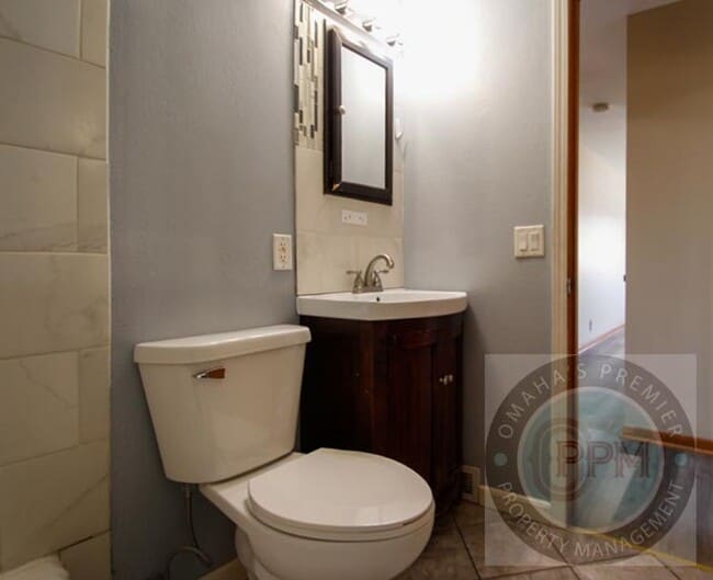 Building Photo - 3 Bed Home | 67th & Blondo