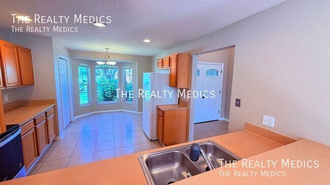 Building Photo - 2837 River Ridge Dr