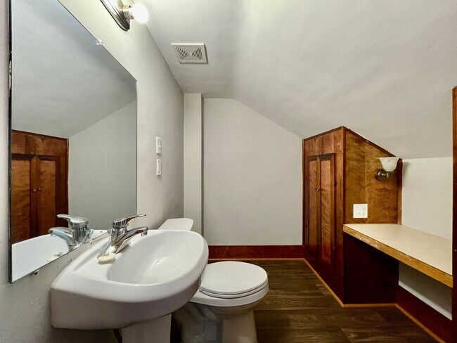 Building Photo - Four Bedroom Home in Wyoming