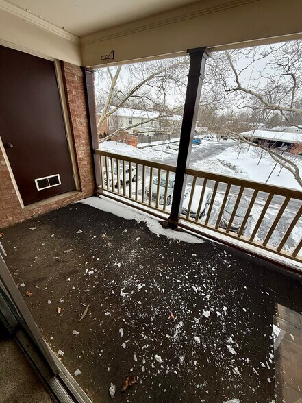 Building Photo - 991 Manor Ln