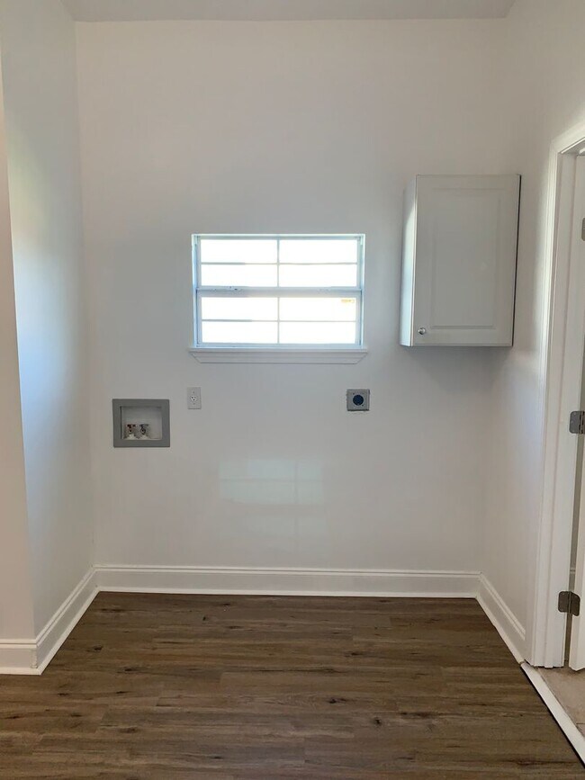 Building Photo - 8809 Colapissa St