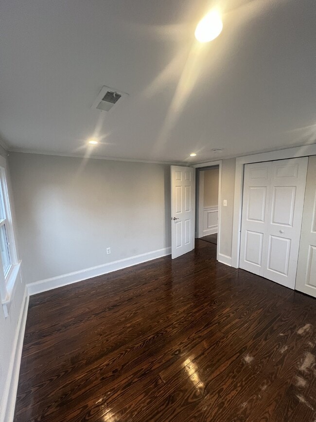 Building Photo - Charming 3-Bedroom Home with 3 Full Bathro...