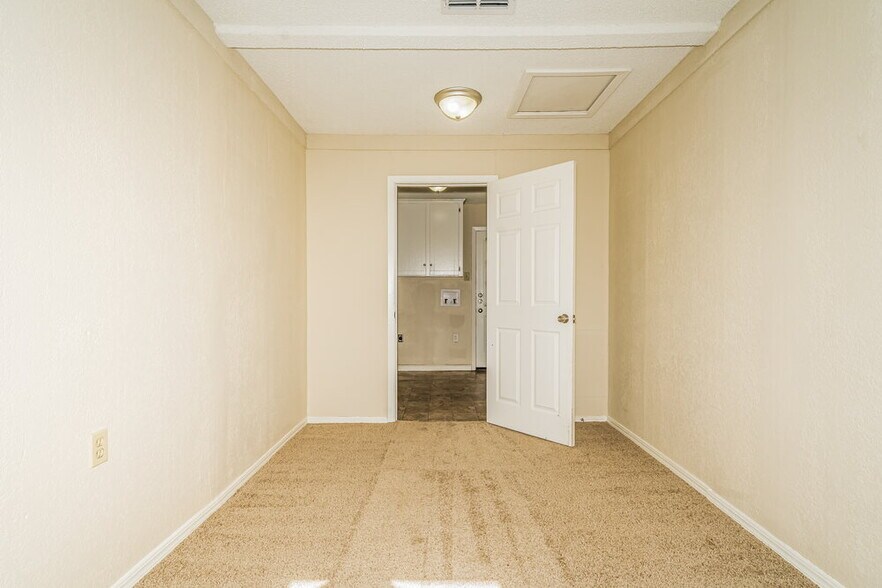 Building Photo - 4213 Kirby St