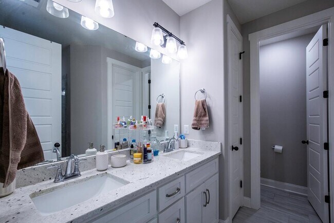 Building Photo - 740 Turkey Oak Cv