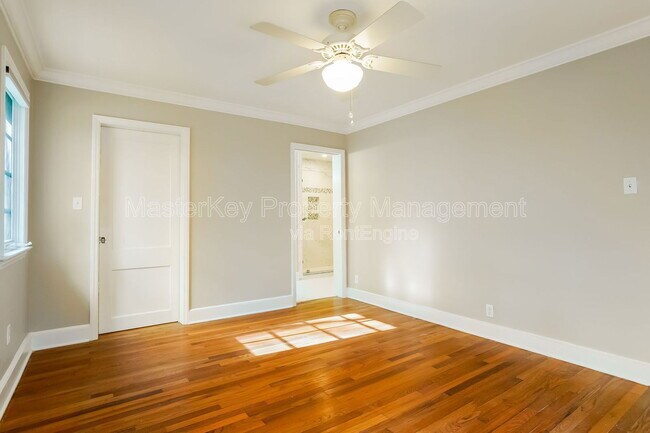 Building Photo - 3401 White Oak Rd