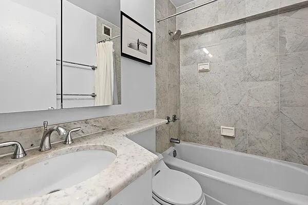 Building Photo - 45 E 25th St